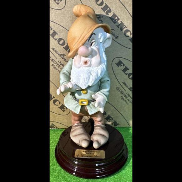 RARE! Walt Disney & Giuseppe Armani ~ Snow White SNEEZY Figurine 6.5" ~ in Box - Picture 1 of 9